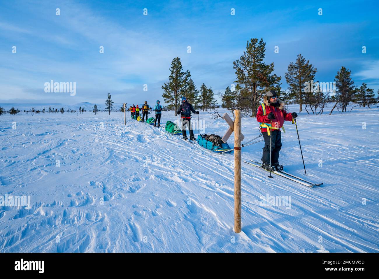 Skitouren in der Nähe der offenen Wildnishütte Pahakuru, Muonio, Lappland, Finnland Stockfoto
