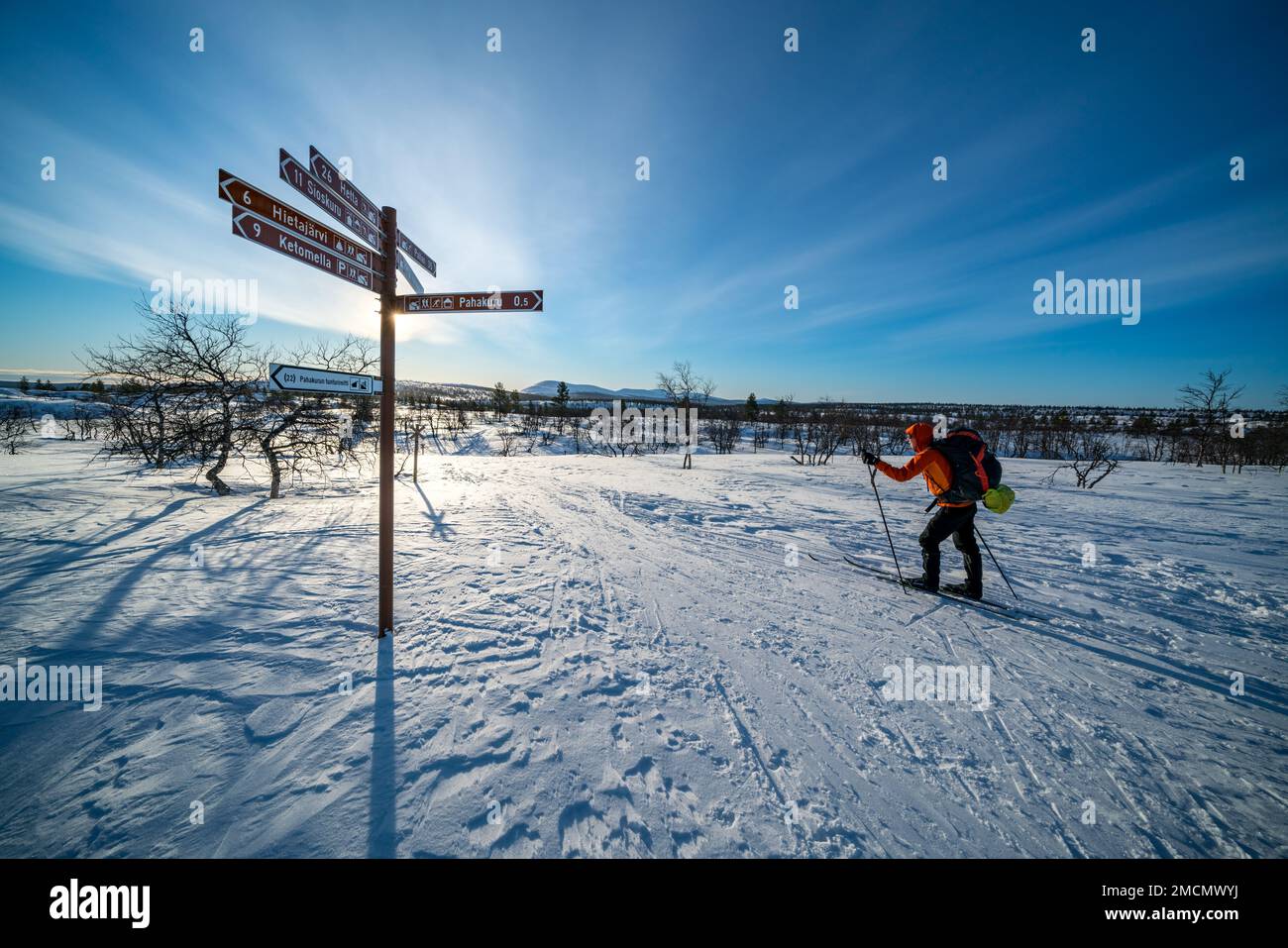 Skitouren in der Nähe von Hannukuru, Muonio, Lappland, Finnland Stockfoto