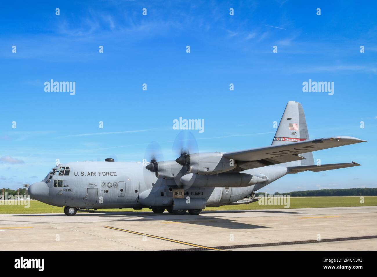 Die letzte C-130H Hercules bereitet sich auf die Abfahrt vom 179 ...