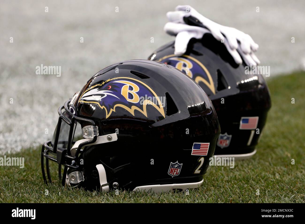 The Baltimore Ravens logo is seen on helmets on the field before an NFL football game against the Pittsburgh Steelers at Heinz Field, Sunday, Dec. 5, 2021 in Pittsburgh. (Winslow Townson/AP Images for Panini) Stockfoto