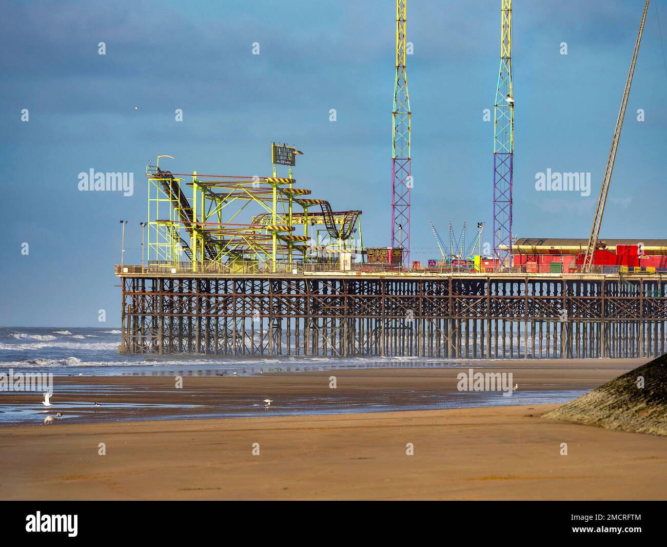 Blackpool South Pier mit lustigen Fahrgeschäften Stockfoto