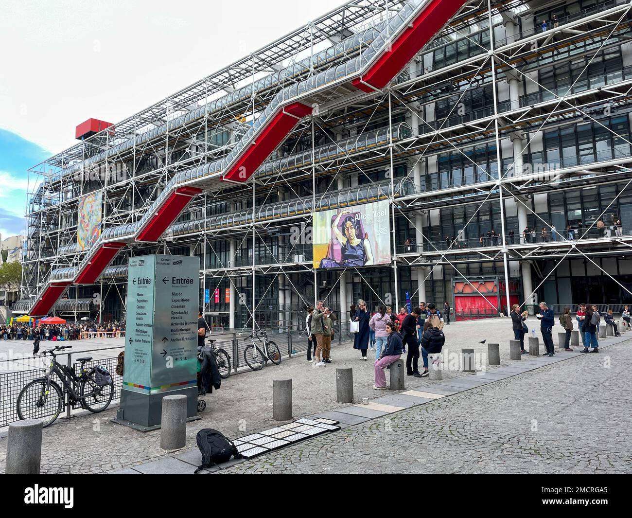 Paris, Frankreich - 24. Oktober 2022: Außerhalb des Centre Georges Pompidou in Paris. Stockfoto