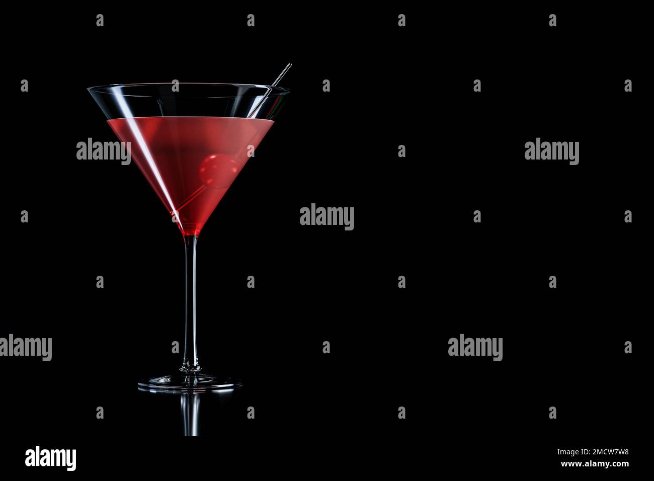 Kosmopolitischer Cocktail mit Kirsche in martini-Glas Stockfoto