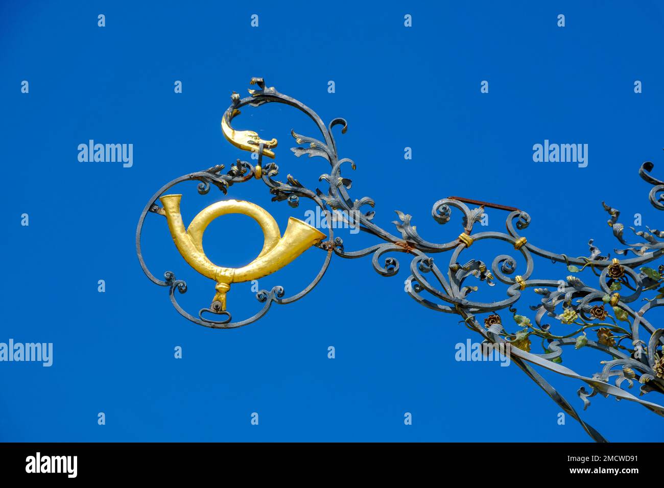 Hausschild Gasthaus zur Post, Post Horn, Main Street, Ruhpolding, Chiemgau, Oberbayern, Bayern, Deutschland Stockfoto