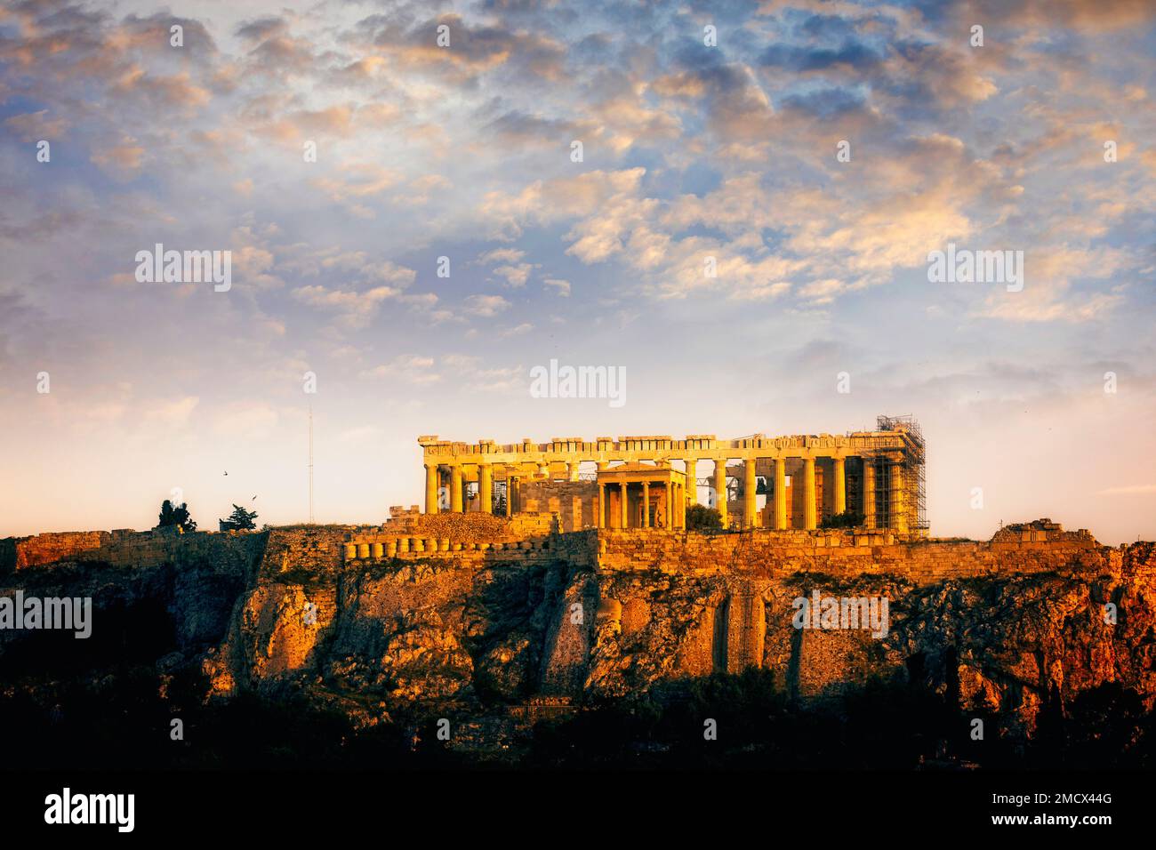 Der Parthenon, der das letzte Licht an der Akropolis bove Athen, Griechenland, bekommt. Stockfoto