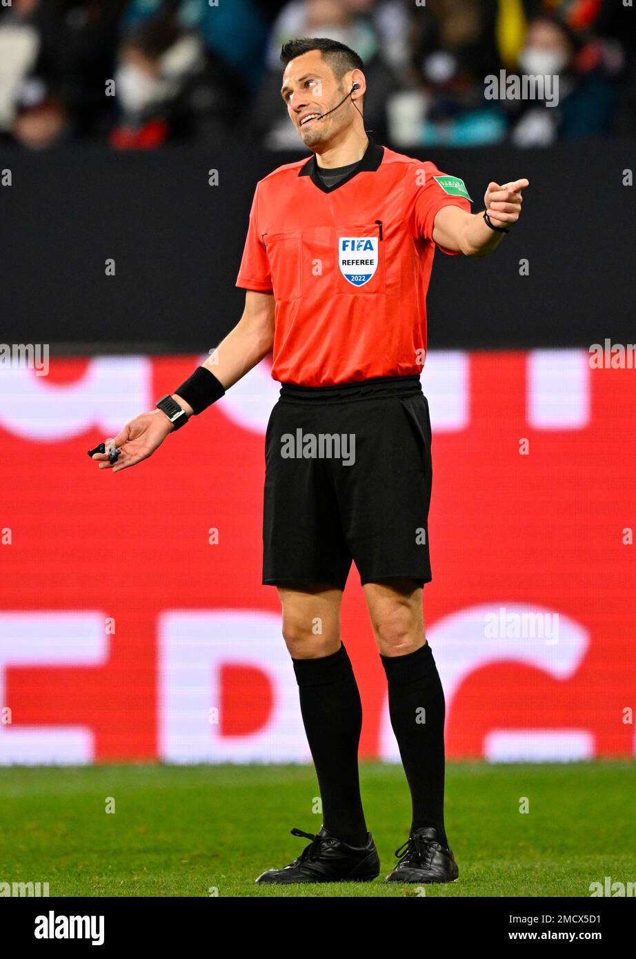 Schiedsrichter Maurizio Mariani (ITA) Geste, internationales Spiel, PreZero Arena, Sinsheim, Baden-Württemberg, Deutschland Stockfoto