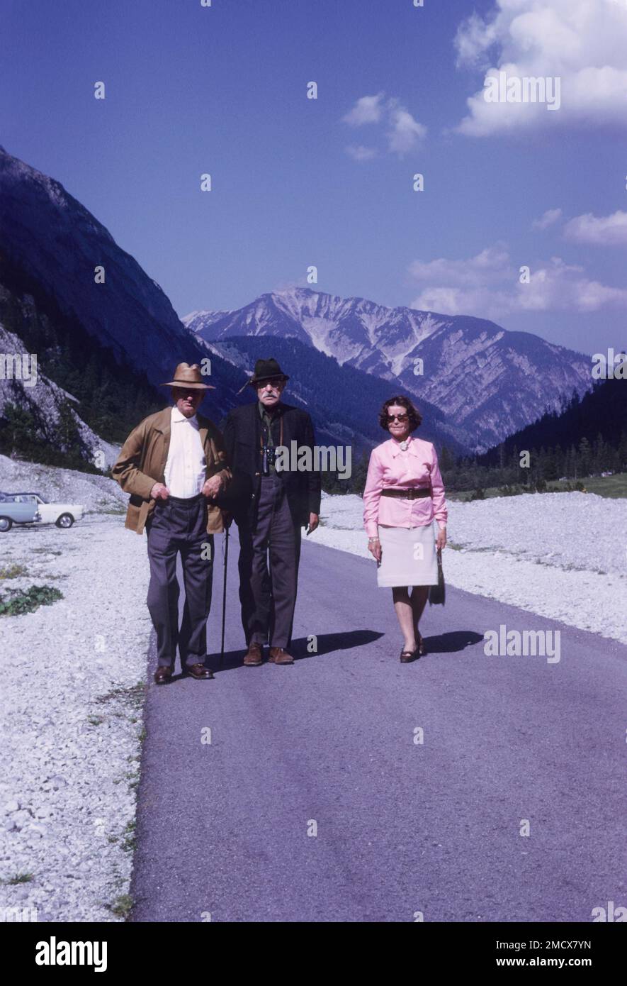 Neu gebaute Risstal-Straße nach Engalmen, Karwendel, Karwendel, Montscheinspitze, Reisefotografie, Autoverkehr, Alpenregion Stockfoto