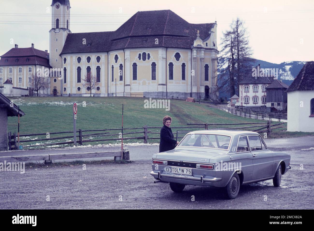 Wieskirche, Steingaden, Oberbayern, Bayern, Deutschland, Historisch, 70er, 70s, Ford Taunus, Winter, Winterlich, UNESCO-Weltkulturerbe, Rokoko Stockfoto