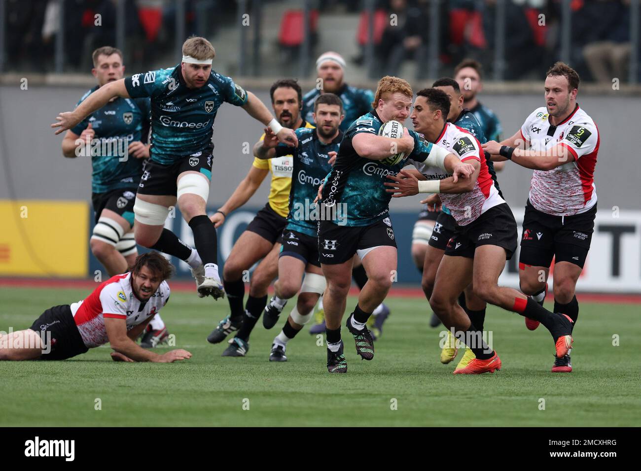 Ystrad Mynach, Großbritannien. 22. Januar 2023. Bradley Roberts von den Dragons bricht aus. European Challenge Cup Rugby, Pool B Match, Dragons gegen Emirates Lions im CCBC Centre for Sporting Excellence in Ystrad Mynach, Wales am Sonntag, den 22. Januar 2023. Bild von Andrew Orchard/Andrew Orchard Sportfotografie/Alamy Live News Kredit: Andrew Orchard Sportfotografie/Alamy Live News Stockfoto