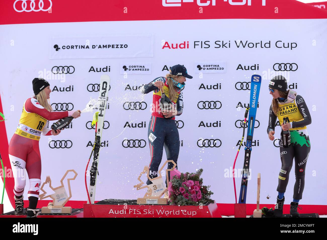 SKIFAHREN - FIS SKI WORLD CUP, Womenâ&#x80;&#X99;s Super G Olympia delle Tofane Sonntag, 22. Januar Podium Womenâ&#x80;&#X99;s Super G Stockfoto