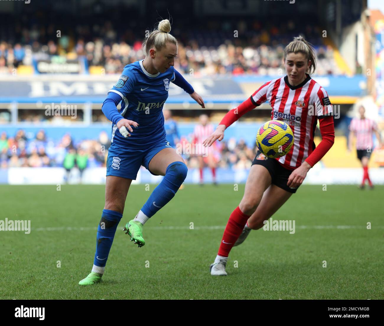 St. Andrews Stadium, Birmingham Jan 2023 Jade Pennock of Birmingham kämpft während des Frauenmeisterschaftsspiels WSL2 zwischen Birmingham City und Sunderland um den Ball (Karl Newton/SPP (Sport Press Photo)). Kredit: SPP Sport Press Photo. Alamy Live News Stockfoto