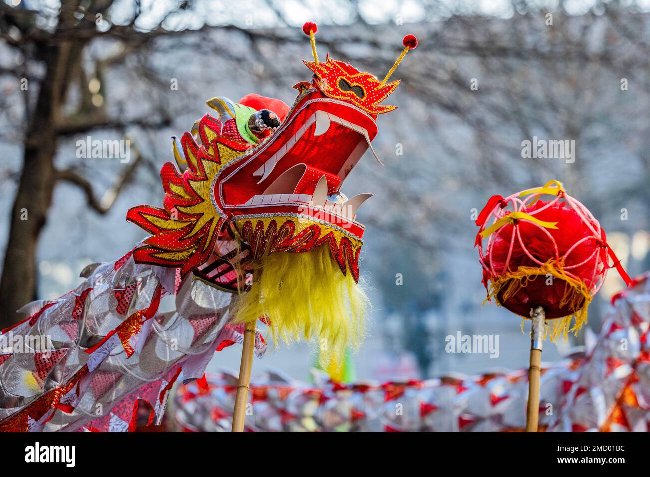 London, Großbritannien. 22. Januar 2023. Die chinesische Neujahrsfeier kehrt (nach Covid) für das Jahr 2023, das Jahr des Hasen, zurück und beginnt in Chinatown, London. Kredit: Guy Bell/Alamy Live News Stockfoto