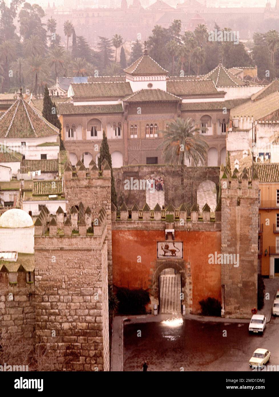 PUERTA DEL ALCAZAR DE SEVILLA CON UN ESCUDO CON EL LEON REAL. Lage: REALES ALCAZARES. Sevilla. Sevilla. SPANIEN. Stockfoto