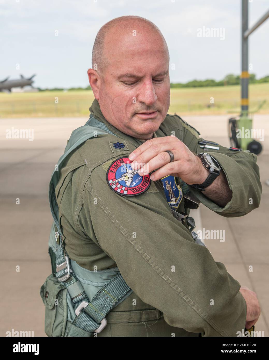 LT. Col. Michael Scorsone, 125. Jagdgeschwader, 138. Jagdflügel, absolviert am 3. Juni 2022 3.000 Stunden F-16-Flugzeit auf der Tulsa Air National Guard Base, Okla. Scorsone ist seit 22 Jahren in der Oklahoma Air National Guard tätig und hat bei der F-16 über 500 Stunden Kampfzeit. (Foto der Oklahoma Air National Guard von Meister Sgt. C.T. Michael) Stockfoto