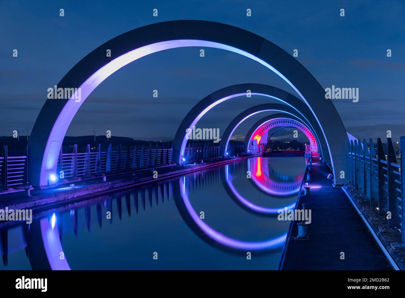 The Falkirk Wheel on the Union Canal at Night, Falkirk, Schottland, Großbritannien Stockfoto