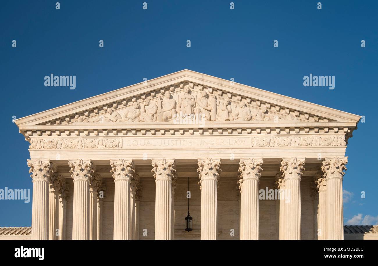 Portikus im Gebäude des Obersten Gerichtshofs der USA, Capitol Hill, Washington DC, USA Stockfoto