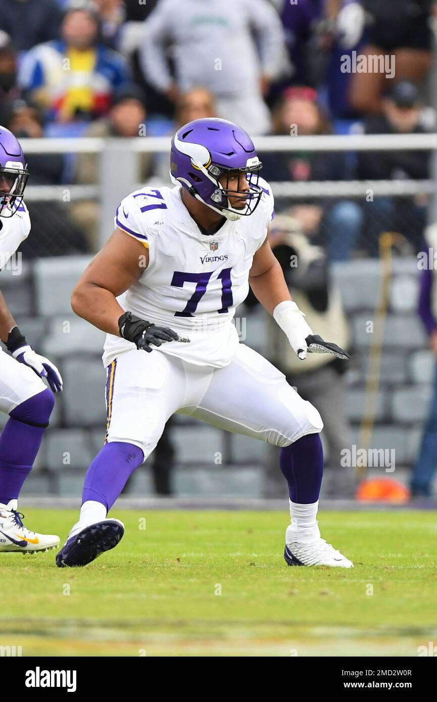 Minnesota Vikings offensive tackle Christian Darrisaw (71) blocks during  the first half of an NFL football game against the Chicago Bears, Sunday,  Jan. 8, 2023, in Chicago. (AP Photo/Kamil Krzaczynski Stock Photo - Alamy