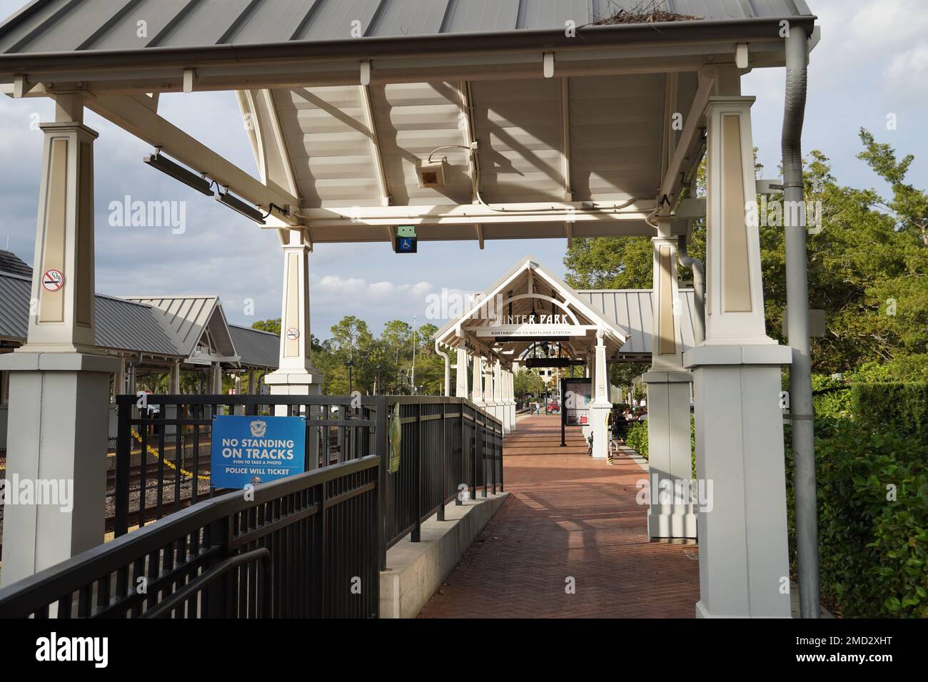 WINTER PARK, FLORIDA, USA - 2. Januar 2022: Blick auf die Downtown Rail mit Bahnhof Foto Stockfoto