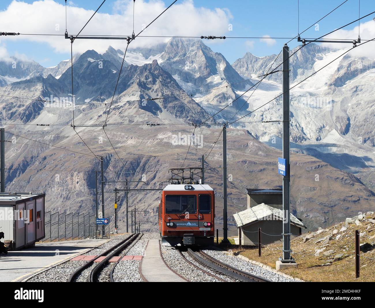 Zermatt, Schweiz - 15. September 2018: Eisenbahn zum Berggebiet. Stockfoto