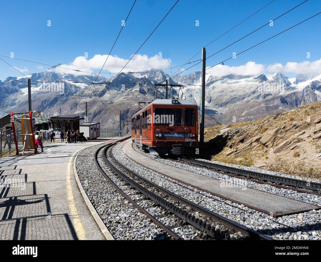 Zermatt, Schweiz - 15. September 2018: Eisenbahn zum Berggebiet. Stockfoto