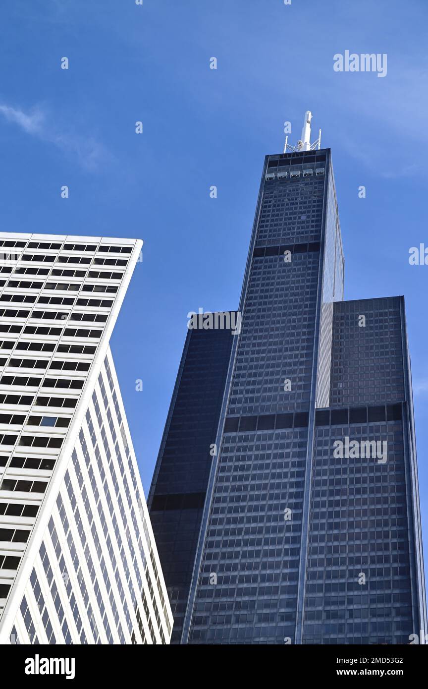 Chicago, Illinois, USA. Der Willis Tower (vormals Sears Tower) majestätisch Aalen in der Morgensonne. Stockfoto