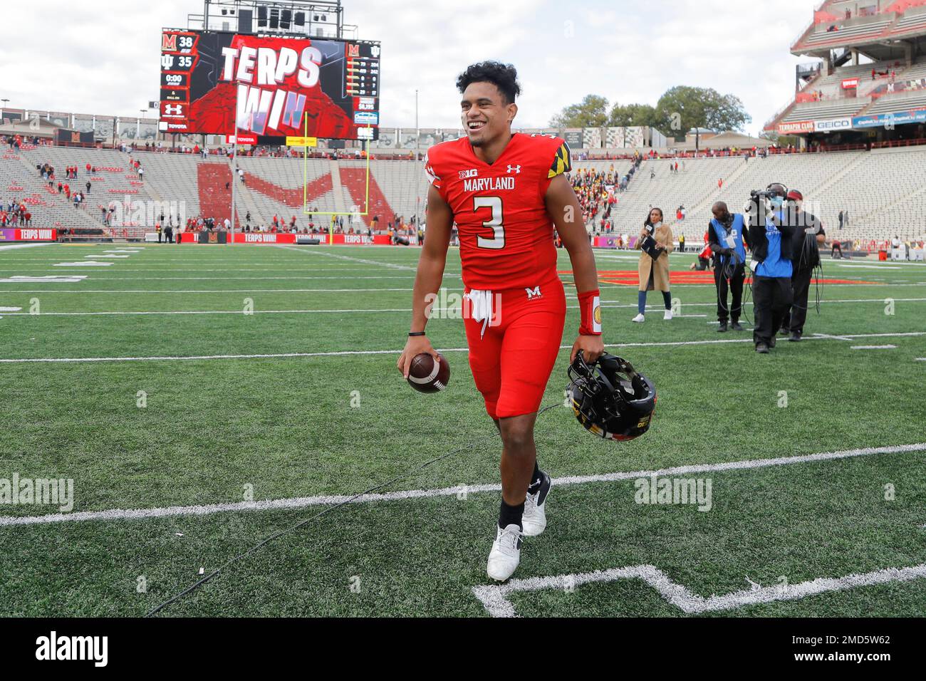 Maryland quarterback Taulia Tagovailoa reacts after an NCAA college football game against Indiana, Saturday, Oct. 30, 2021, in College Park, Md. Maryland won 38-35. (AP Photo/Julio Cortez) Stockfoto