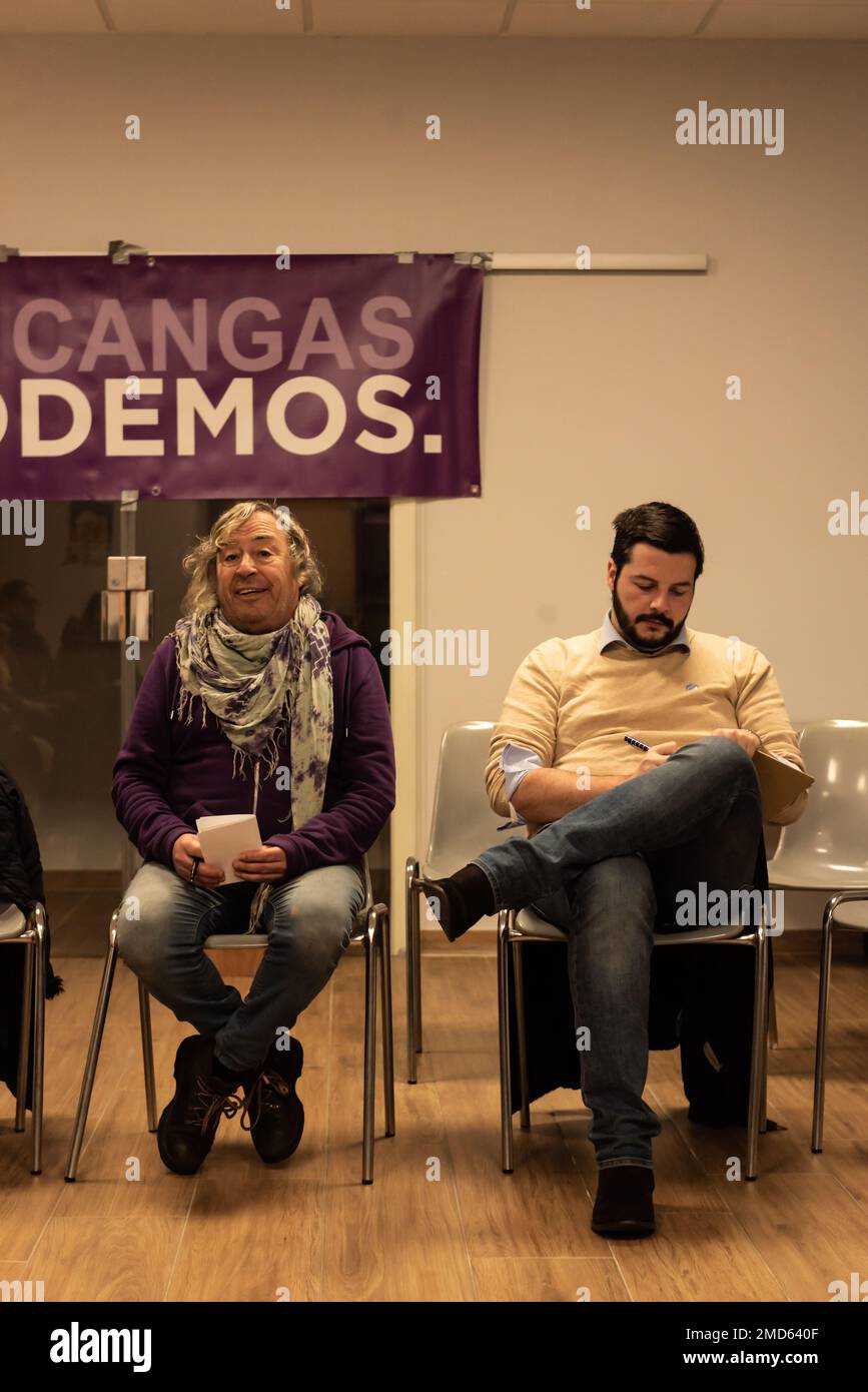 Cangas, Spanien. 21. januar 2023: Öffentliche Präsentation von Carmen Berzosa für PODEMOS für den Bürgermeister von Cangas, Spanien. Stockfoto