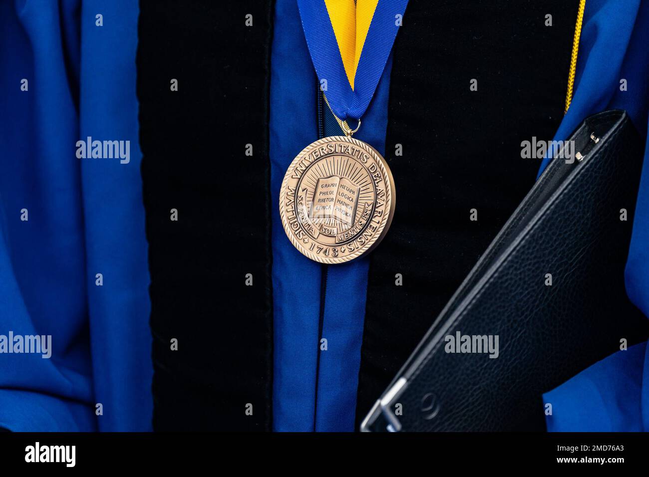 Reportage: Präsident Joe Biden erhält die Ehrenmedaille bei der Abschlussfeier an seiner alma Mater, der University of Delaware, für die Klasse 2022 im Delaware Stadium in Newark, Delaware, Samstag, den 28. Mai 2022 Stockfoto