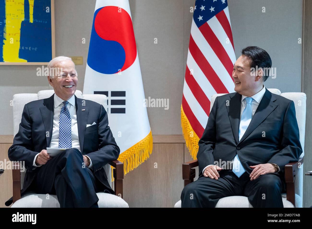 Bericht: Präsident Joe Biden nimmt am Samstag, den 21. Mai 2022, an einem eingeschränkten bilateralen Treffen mit dem südkoreanischen Präsidenten Yoon Suk Yeol im Volkshaus in Seoul, Südkorea, Teil Stockfoto Bericht: Präsident Joe Biden nimmt am Samstag, den 21. Mai 2022, an einem eingeschränkten bilateralen Treffen mit dem südkoreanischen Präsidenten Yoon Suk Yeol im Volkshaus in Seoul, Südkorea, Teil Stockfoto