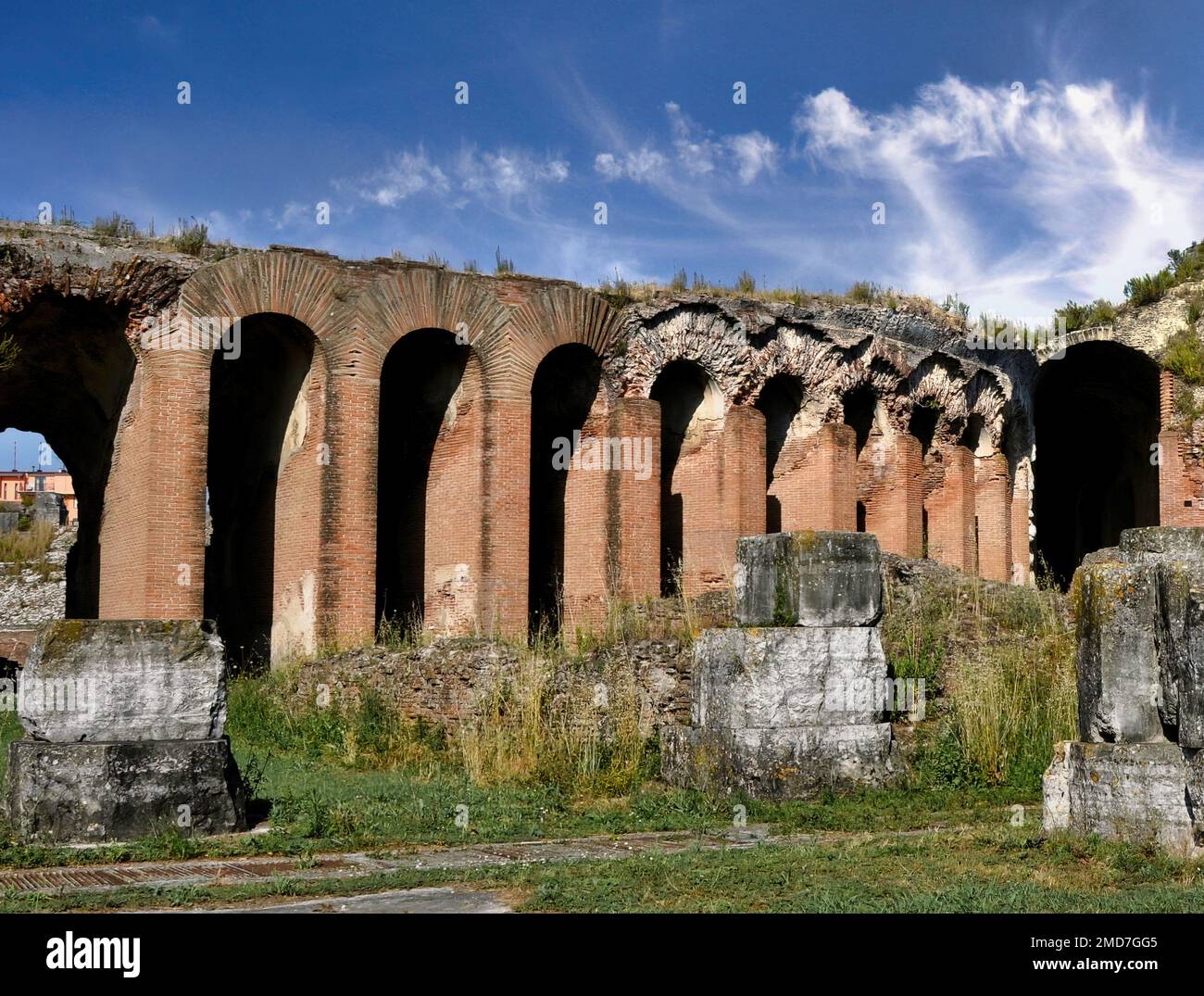 Das römische Amphitheater des antiken Capua, das zweitgrößte nach dem Kolosseum, ist auch berühmt, weil es den berühmten Spartacus-Kampf sah Stockfoto