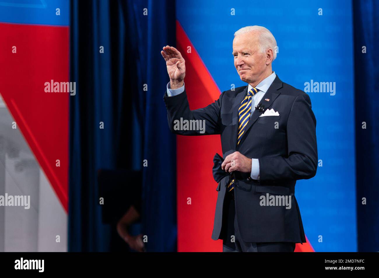 Reportage: Präsident Joe Biden nimmt am Montag, den 16. Februar 2021, mit Anderson Cooper am CNN Town Hall am Pabst Theater in Milwaukee Teil Stockfoto