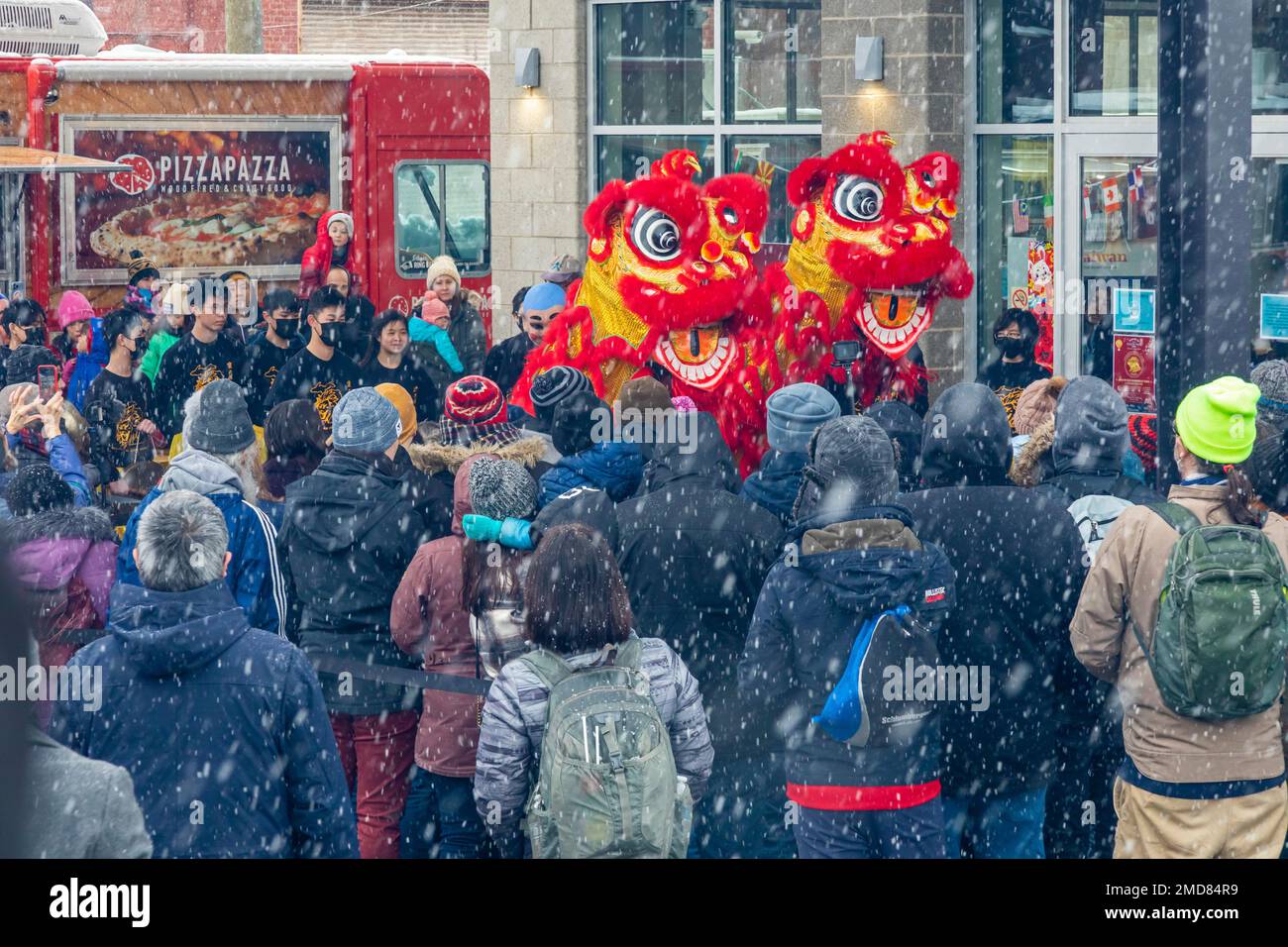 Detroit, Michigan, USA. 22. Januar 2023. Die Michigan Taiwanese American Organization feiert das neue Mondjahr mit einer Parade, Löwentanz und Drachentanz im Valade Park. Kredit: Jim West/Alamy Live News Stockfoto