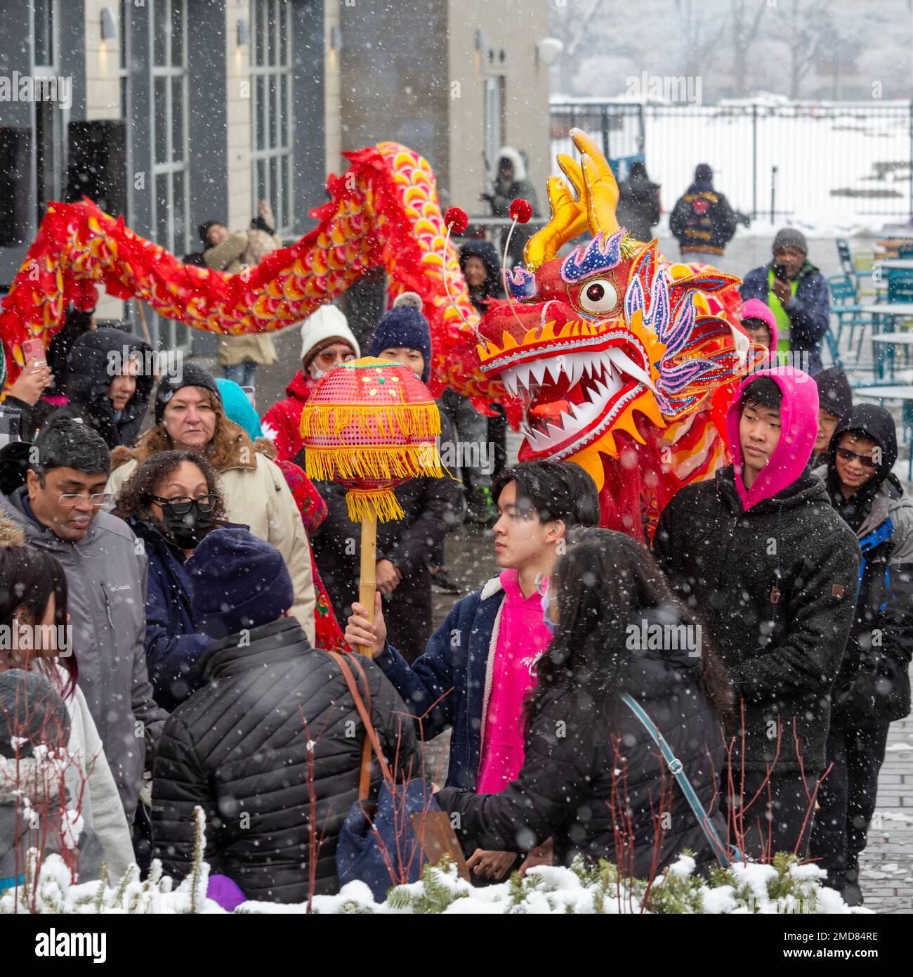 Detroit, Michigan, USA. 22. Januar 2023. Die Michigan Taiwanese American Organization feiert das neue Mondjahr mit einer Parade, Löwentanz und Drachentanz im Valade Park. Kredit: Jim West/Alamy Live News Stockfoto