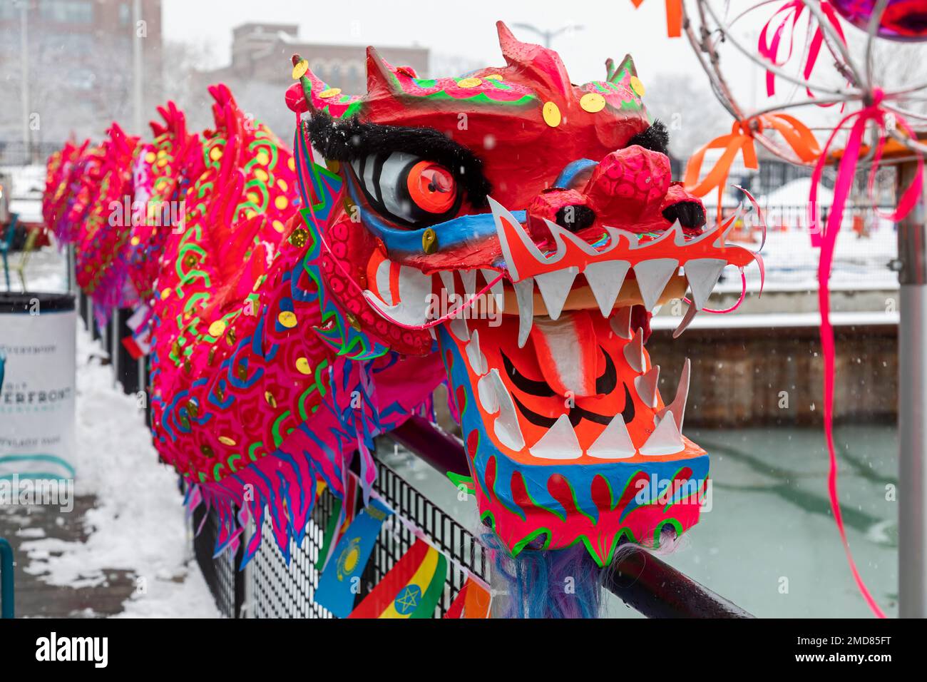 Detroit, Michigan, USA. 22. Januar 2023. Die Michigan Taiwanese American Organization feiert das neue Mondjahr mit einer Parade, Löwentanz und Drachentanz im Valade Park. Kredit: Jim West/Alamy Live News Stockfoto