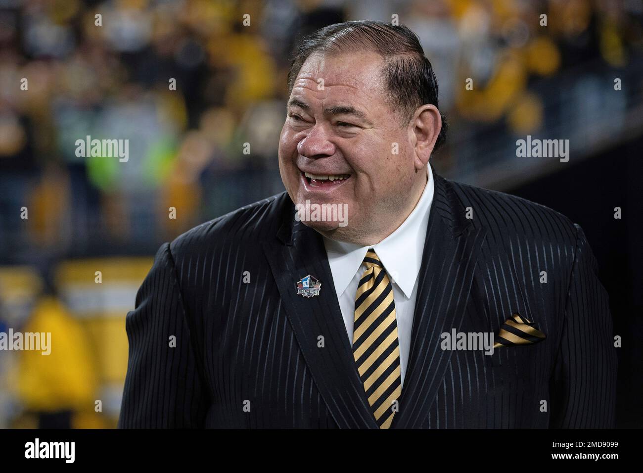 President and CEO of the Pro Football Hall of Fame David Baker looks on before a ceremony at halftime of an NFL football game between the Pittsburgh Steelers and the Seattle Seahawks, Sunday, Oct. 17, 2021, in Pittsburgh. (AP Photo/Justin Berl) Stockfoto