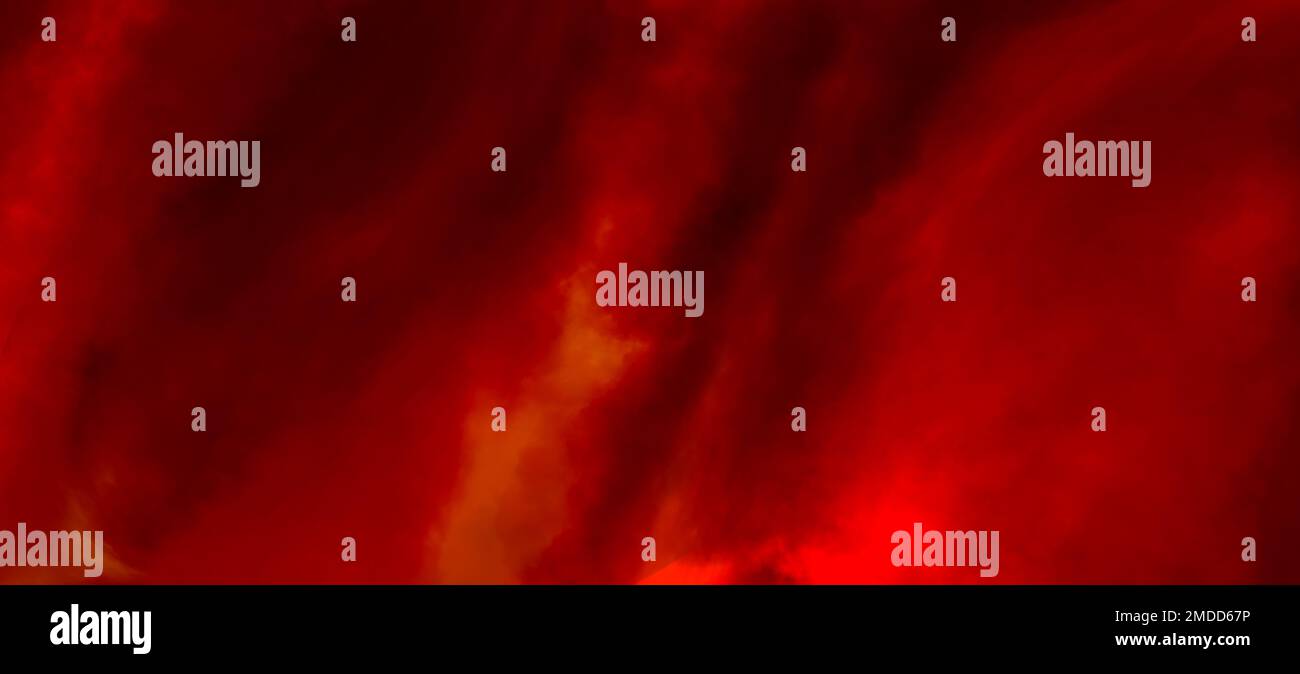 Rotes Feuer, warme und würzige Speisen im Hintergrund, Hintergrundbild, Rauchwolken, Dampfnebelstruktur, schwarzer Hintergrund Stockfoto