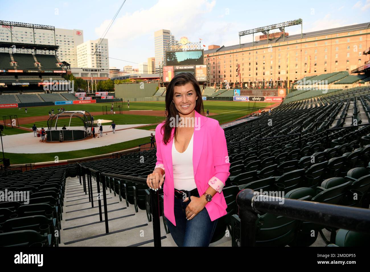 Baltimore Orioles radio and TV announcer Melanie Newman poses for a photograph at Oriole Park at Camden Yards, Tuesday, Sept. 28, 2021, in Baltimore. (AP Photo/Nick Wass) Stockfoto