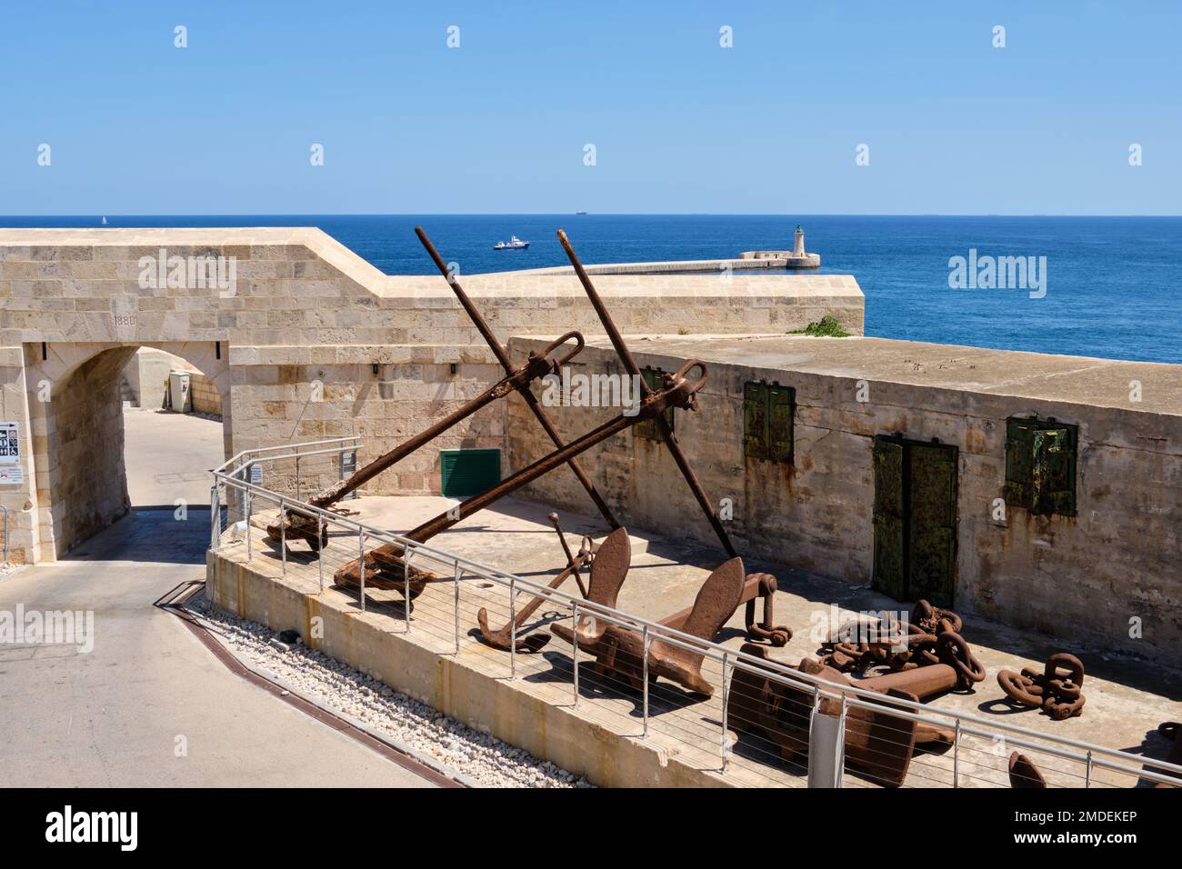 Antike rostige Anker an der Fort St. Elmo - Valletta, Malta Stockfoto