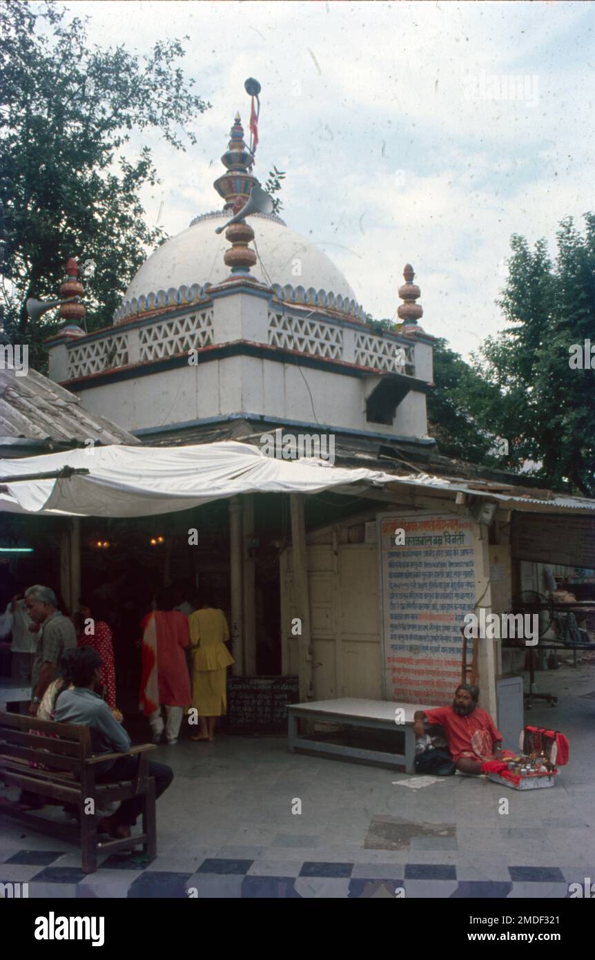 Der Shree Siddhivinayak Ganapati Mandir ist ein Hindu-Tempel, der Lord Shri Ganesh gewidmet ist. Es befindet sich in Prabhadevi, Mumbai, Maharashtra, Indien. Es wurde ursprünglich von Laxman Vithu und Deubai Patil am 19. November 1801 erbaut. Es ist einer der reichsten Tempel in Indien. Stockfoto