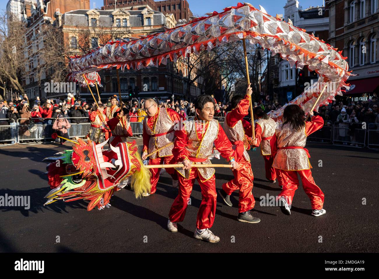 Das chinesische Neujahrsfest findet in diesem Jahr auf der Shaftesbury Avenue am Trafalgar Square im Londoner West End statt, um das Jahr des Hasen zu feiern. Kredit: Jeff Gilbert/Alamy Live News Stockfoto