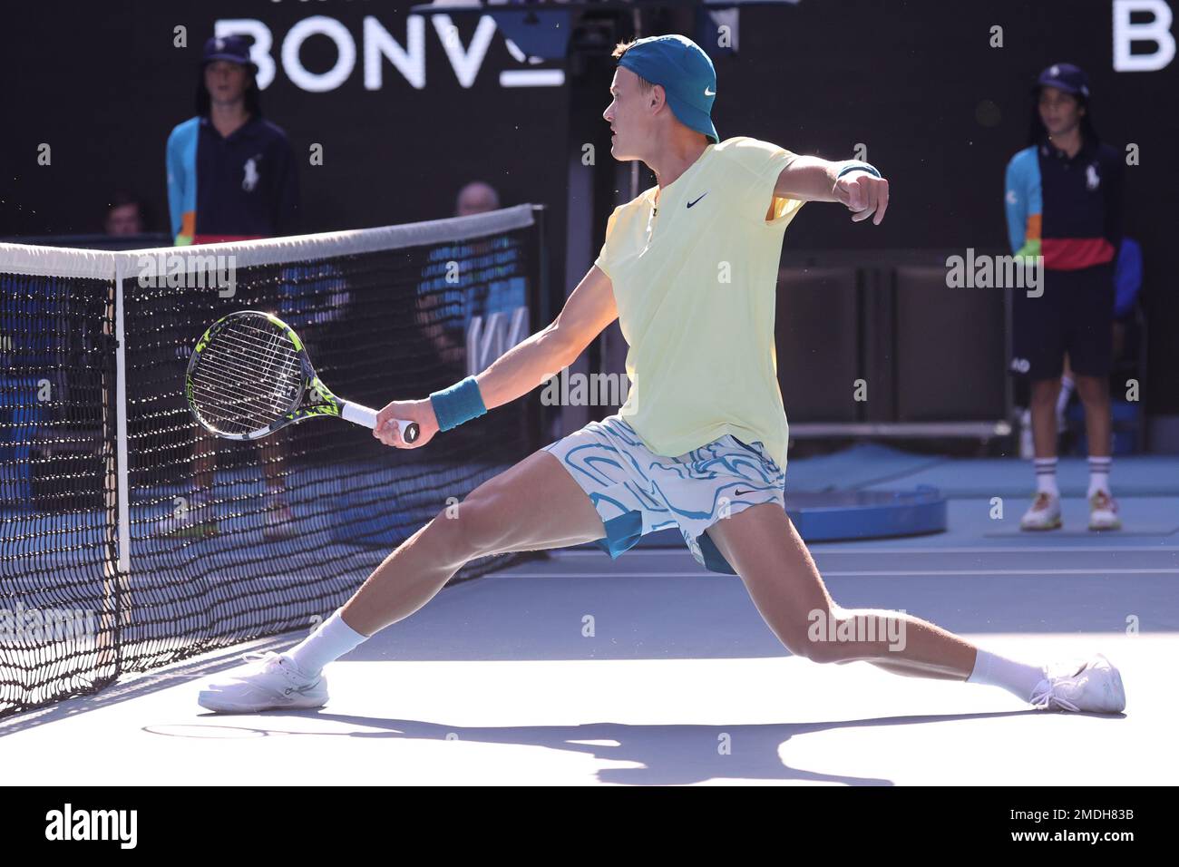 Melbourne, Australien. 23. Januar 2023. Holger Rune von Dänemark in Aktion gegen Andrey Rublev, 8. Tag beim Australian Open Tennis 2023 in der Rod Laver Arena, Melbourne, Australien, am 23. Januar 2023. Foto von Peter Dovgan. Nur redaktionelle Verwendung, Lizenz für kommerzielle Verwendung erforderlich. Keine Verwendung bei Wetten, Spielen oder Veröffentlichungen von Clubs/Ligen/Spielern. Kredit: UK Sports Pics Ltd/Alamy Live News Stockfoto