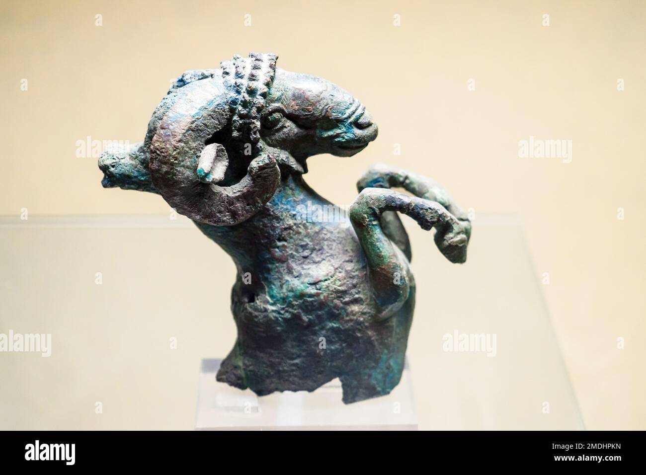 Bronzestab. Wahrscheinlich am Ende des Wagenschachts. Ca 520 BC - Museo Archeologico Regionale Paolo Orsi - Syracuse, Sizilien, Italien Stockfoto