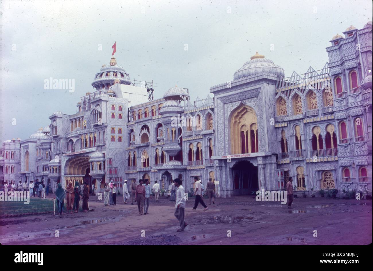 Der Dagadusheth Halwai Ganapati-Tempel ist ein Hindu-Tempel in Pune und dem hinduistischen gott Ganesh gewidmet. Der Tempel wird jedes Jahr von über hunderttausend Pilgern besucht. Der Tempel spricht von einer langen und glorreichen Geschichte. Die Gottheit von Lord Ganesha wurde von Shri Dagdusheth Halwai und seiner Frau Lakshmibai in der Vergangenheit, Shreemant Dagdusheth Halwai Sarvajanik Ganpati Trust, angezettelt. Pune ist stolz, Prestige, Inspiration und ideal für Maharashtras öffentliches Ganpati Festival. Stockfoto
