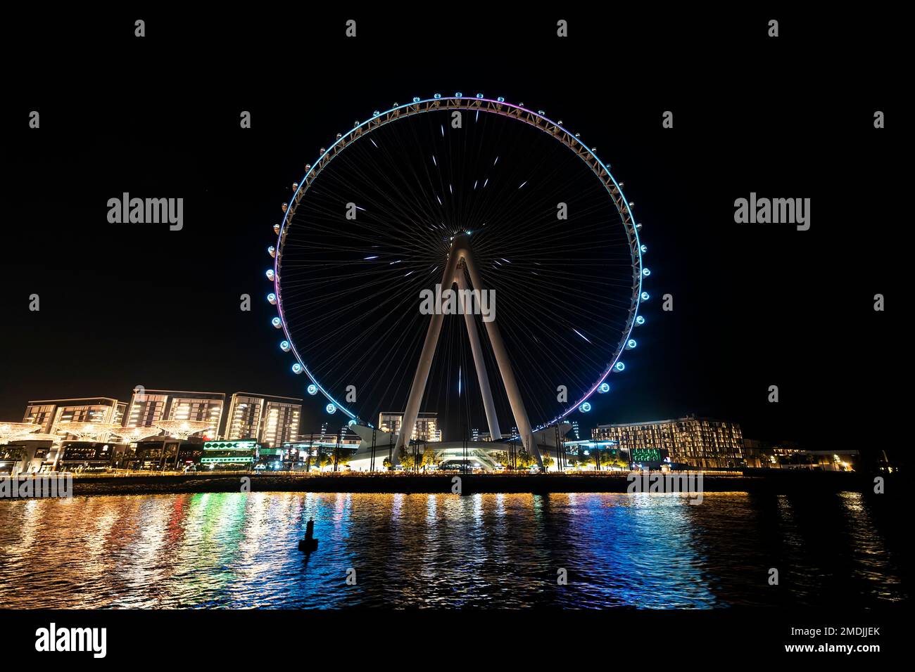 Dubai, Vereinigte Arabische Emirate. 29. November 2022. Fantastische Aussicht auf das Ain Dubai bei Nacht. Das größte und größte Beobachtungsrad der Welt. Eine Ikone Stockfoto