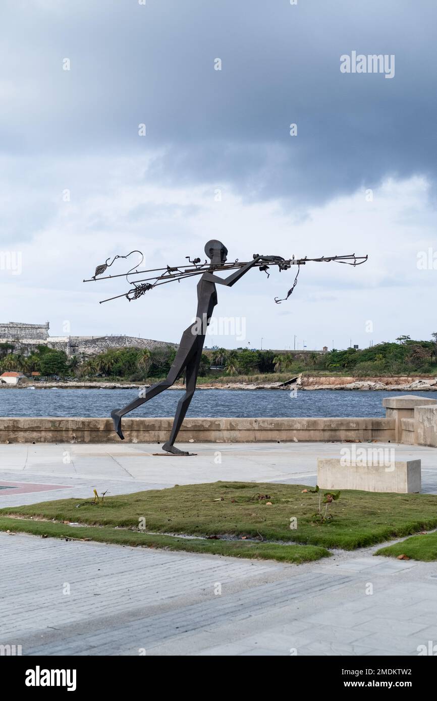 Skulptur einer Person mit Angelruten, Parque La Punta (Tip Park), Havanna, Kuba Stockfoto