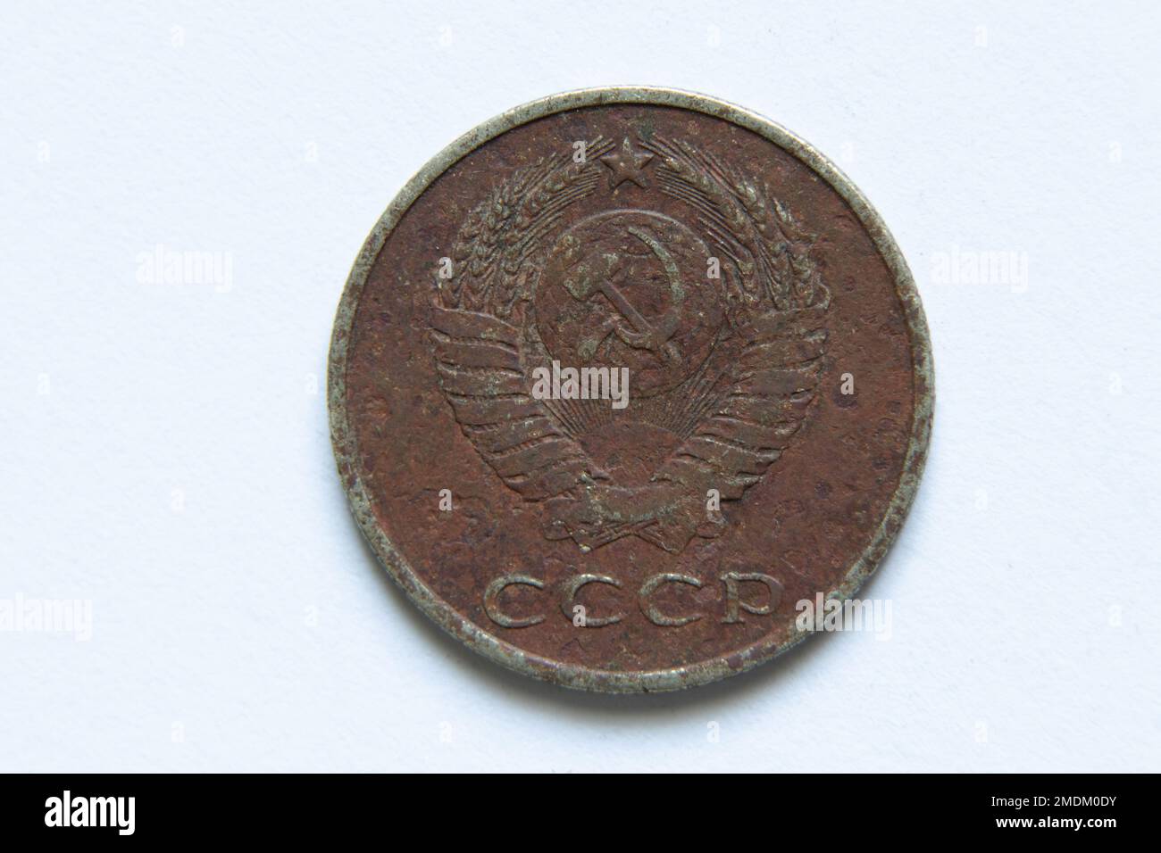 Alte Münzen der udssr in Stückelung von 20 Kopeken auf weißem Hintergrund, 20 Kopeken im Jahr 1983, alte Münzen der udssr, Münzen, Kopeck Stockfoto
