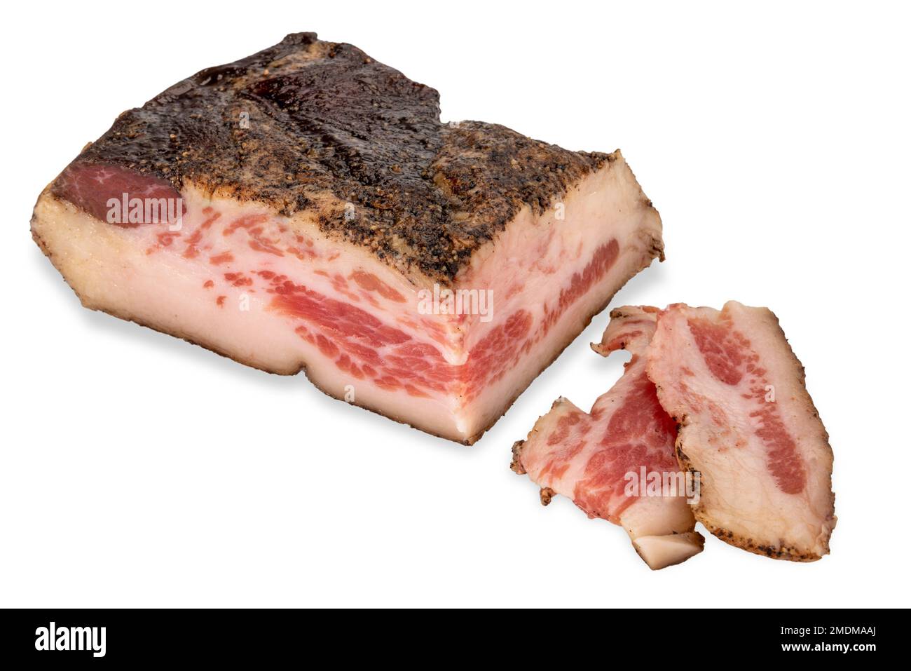 Guanciale Schweinebacken isoliert auf weiß, ist es ein gepökeltes Fleisch, das mit einem Stück Schweinebacken zubereitet wird. Inhaltsstoff für Pasta amatriciana und Carbonara - CLI Stockfoto