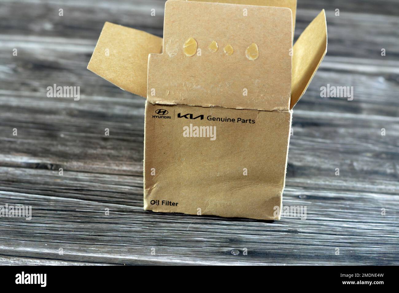 Kairo, Ägypten, Januar 23 2023: KIA- und Hyundai-Ölfilter für Elantra und Kia Cerato, das Lebenselixier von Motoren von Kia Stockfoto