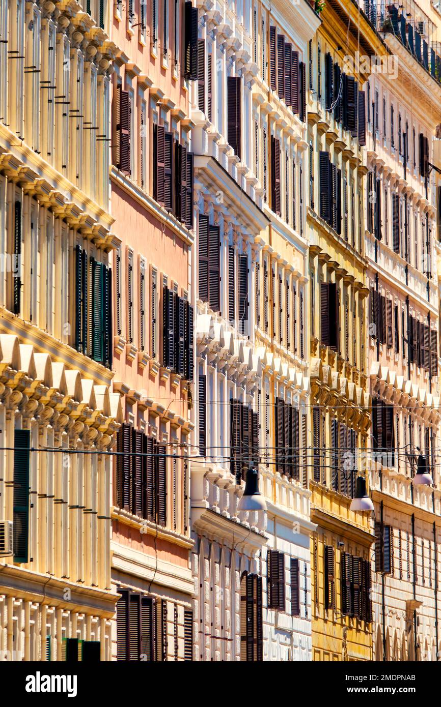 Fassaden traditioneller römischer Wohnhäuser, Rom, Italien Stockfoto