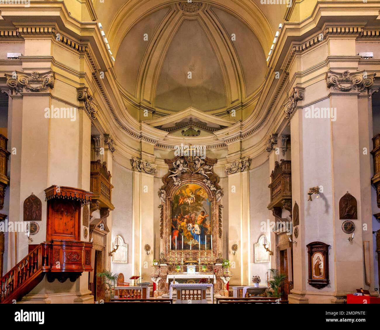 Innere der Kirche Santi Marcellino e Pietro al Laterano, Rom, Italien Stockfoto